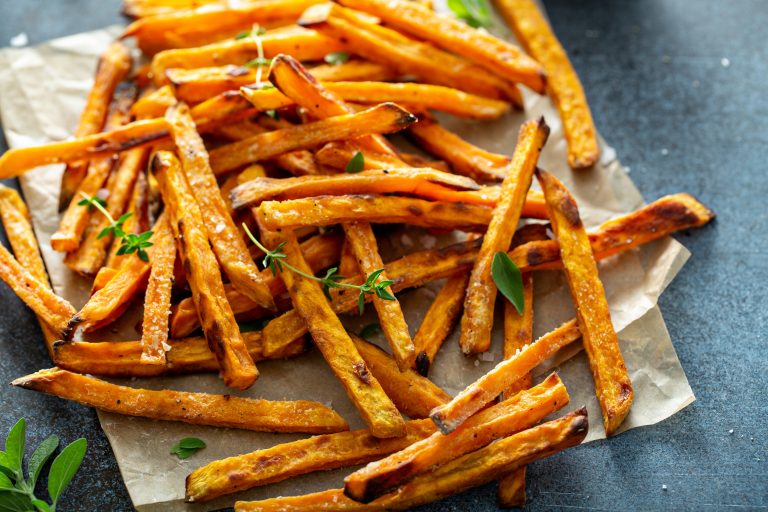 Zoete aardappel friet uit de oven recept Vitaal Van Start